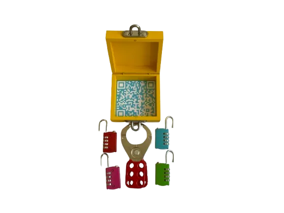 Matériel physique du projet AIA — boîte jaune avec QR code et cadenas colorés