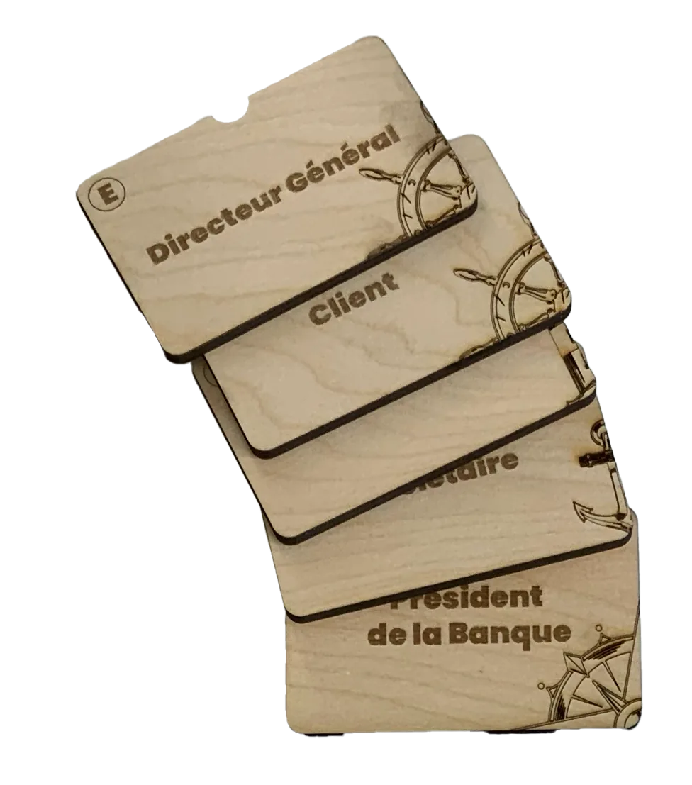 Cartes en bois gravé du projet AIA — rôles Directeur Général, Client et Président de la Banque